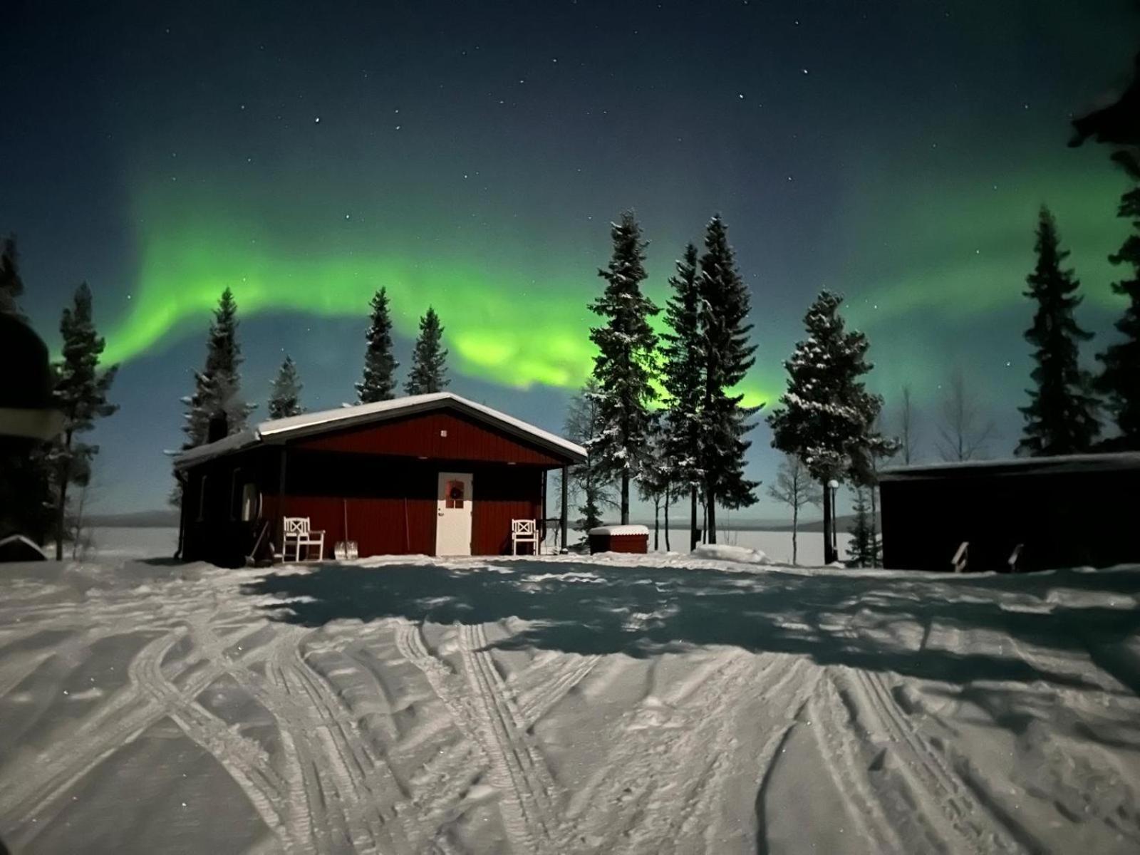 فيلا Camp Caroli Family House Jukkasjärvi المظهر الخارجي الصورة